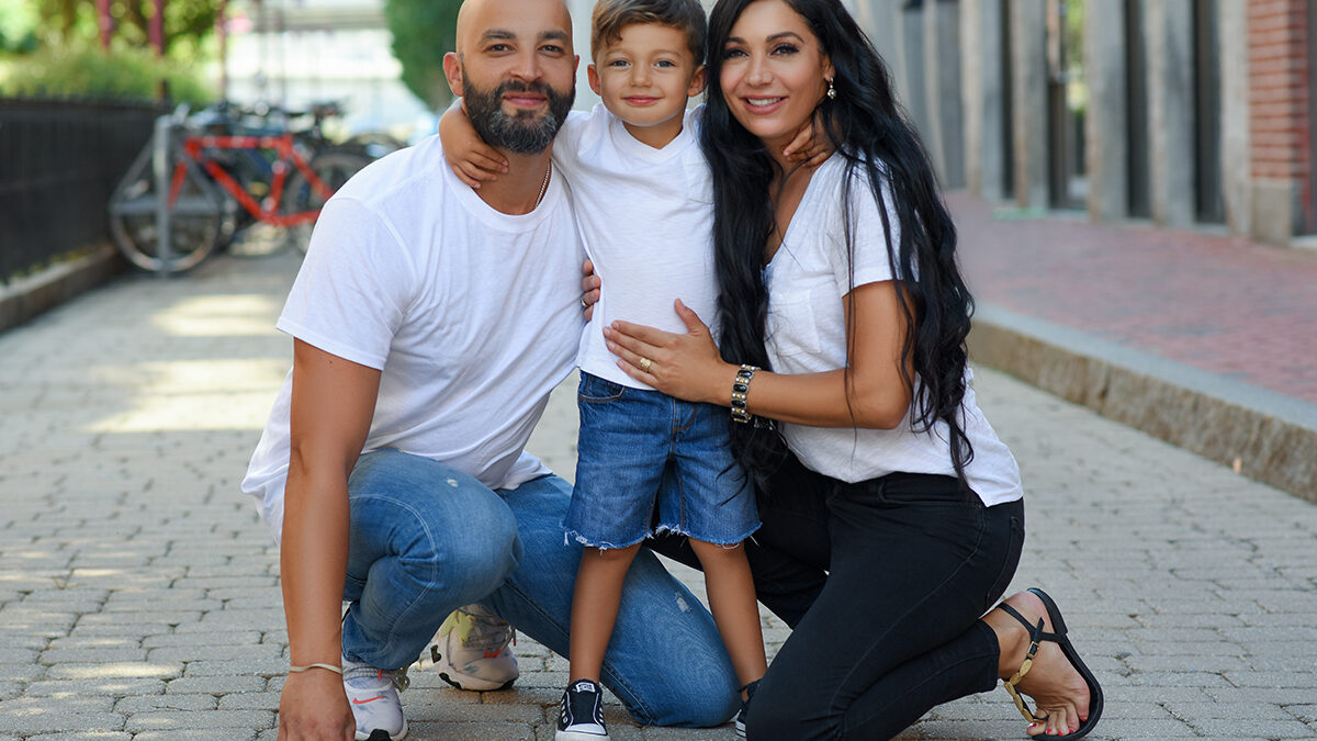 A picture of a family from a family photoshoot with parents and kids