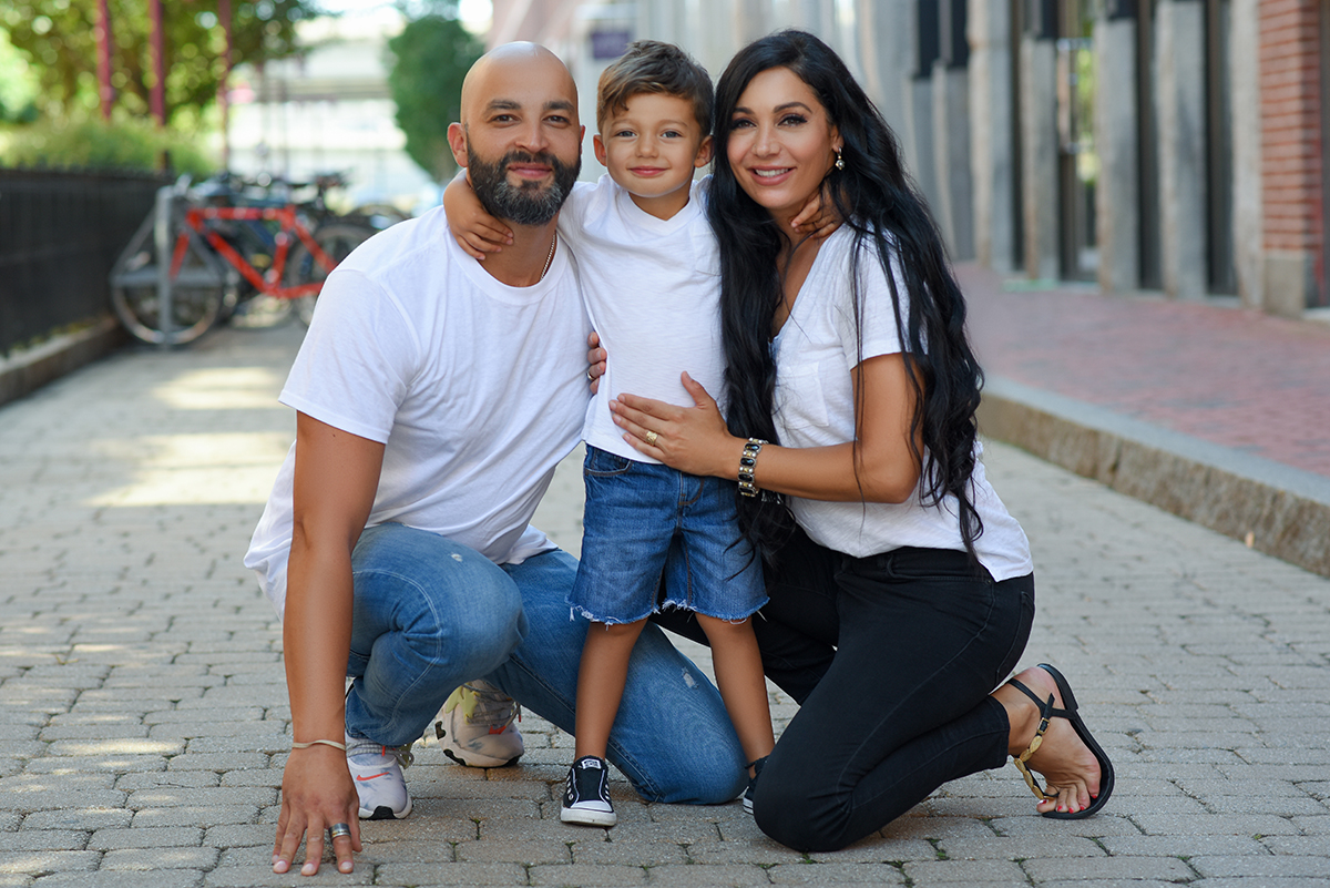 A picture of a family from a family photoshoot with parents and kids